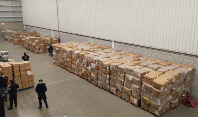 The México state warehouse in which hundreds of boxes of face masks were found.