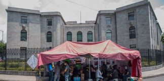 The parents shut down their protest after an agreement was reached yesterday with health authorities.