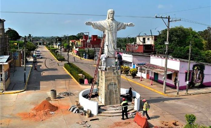 The new statue in Socunusco.