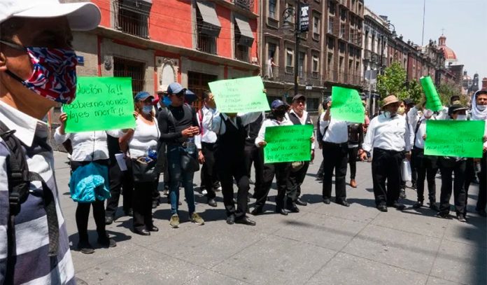 Unemployed waiters ask for economic support with a protest in Mexico City.