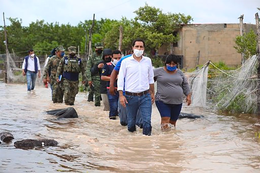 Yucatán Governor Vila wades through Celestún floodwaters Friday morning.