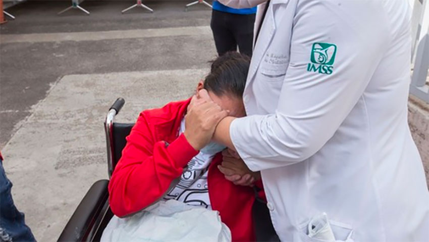 An emotional Ilse thanks her doctor upon leaving hospital last Saturday.