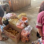 Volunteers prepare food for distribution in La Cruz de Huanacaxtle, Nayarit.
