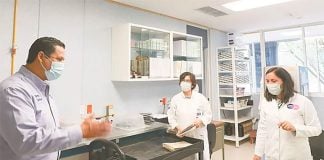 Guanajuato Governor Sinhue at the state's coronavirus testing laboratory.