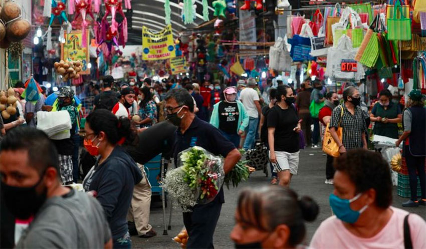 Shoppers on Sunday at the Mercado Jamaica in Mexico City, which has begun easing restrictions as it transitions to an 'orange stoplight' phase.