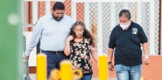 The mother of Guanajuato crime gang boss El Marro leaves prison yesterday.