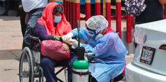 A coronavirus patient is released from a Mexico City hospital after overcoming the disease.