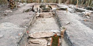 The massive platform found by archaeologists in Tabasco.