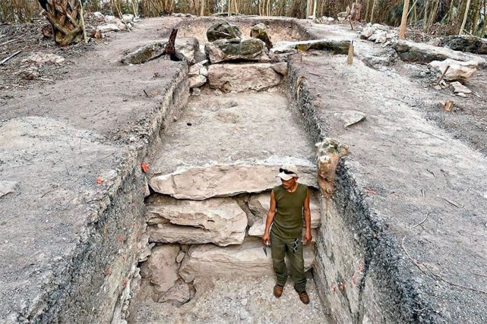 The massive platform found by archaeologists in Tabasco.