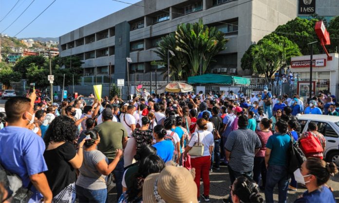 Workers protest unpaid bonuses Wednesday in Acapulco.
