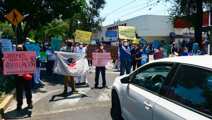 Medical workers in Mexico City protest aggression.