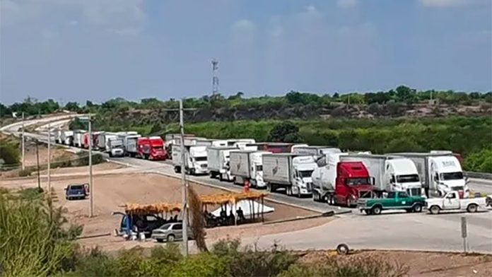 Yaquis block the highway last week between Ciudad Obregón and Guaymas.