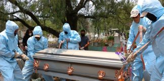 A coronavirus burial in Mexico.
