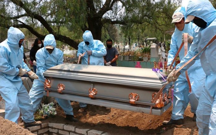 A coronavirus burial in Mexico.