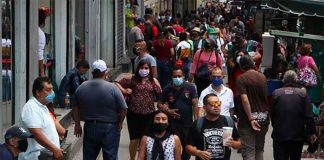 pedestrian congestion in Mexico City.