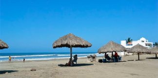 Las Glorias beach on a quiet day.