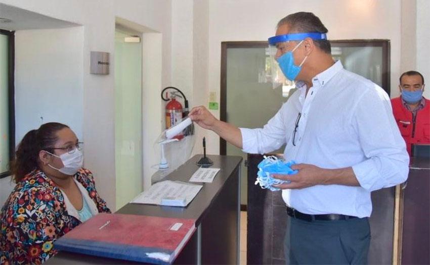 An early adopter of not just a mask but a face shield was José Antonio Arámbula, mayor of Jesús María, Aguascalientes