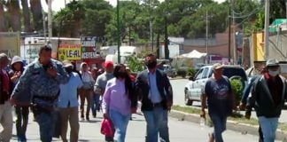 The mayor of Ixmiquilpan, center, is punished for unfinished projects.