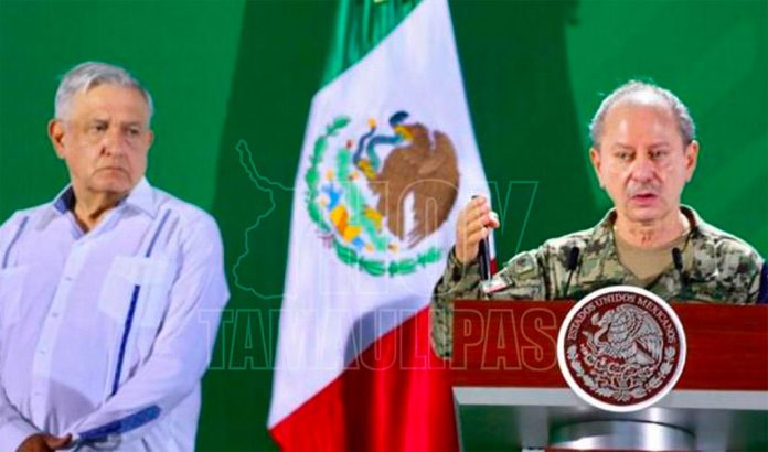 The president and Navy Minister Ojeda in Acapulco today.
