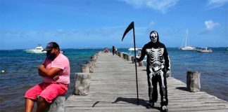 Death on a dock in Puerto Morelos.