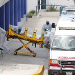 A patient with coronavirus symptoms is admitted to a Puebla hospital.