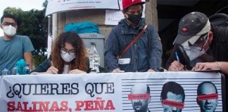 'Do you want Salinas, Peña and Calderón to go to jail?' reads the sign at a table gathering signatures for the Morena party petition.