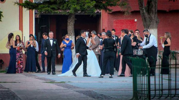 A wedding in Guanajuato where few coronavirus prevention measures were being observed.