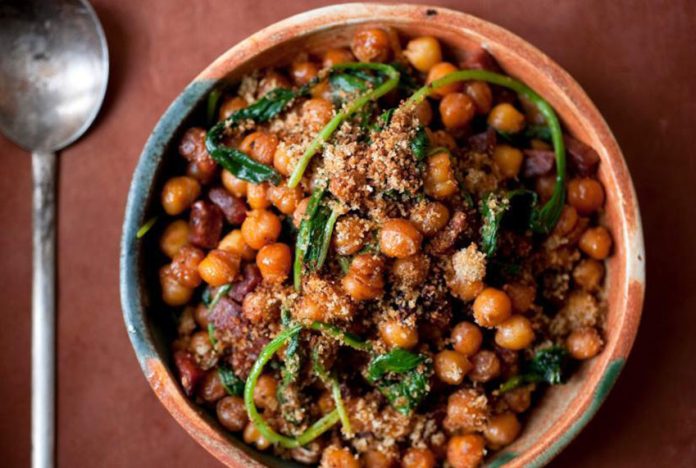 Fried chickpeas with chorizo and spinach.