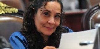 Valentine Batres denies faking her presence in Zoom video.