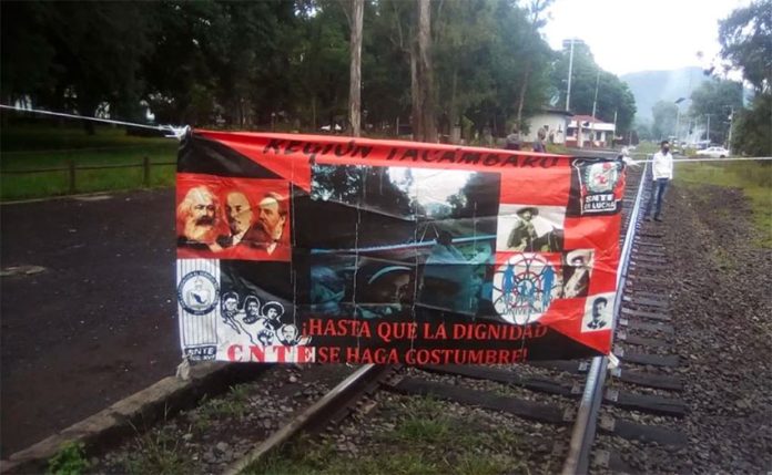 Railway blockades continue in Michoacán this week.