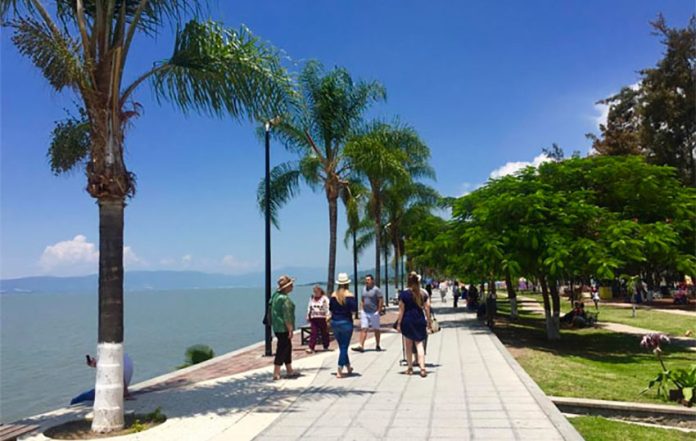 Many boomers cozy up to the idea of living overseas. Many have chosen Chapala.