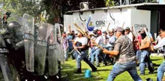 Farmers clash on Tuesday with the National Guard.