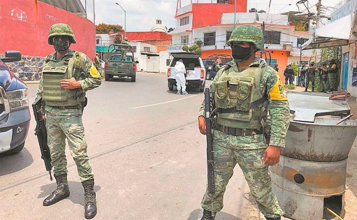 National Guardsmen on patrol in Antonio Barona, Cuernavaca.