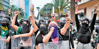 The Abortion Day march turned violent when protesters were denied access to the zócalo.