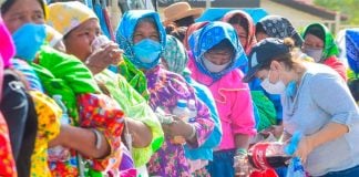 Raramuris on the march.