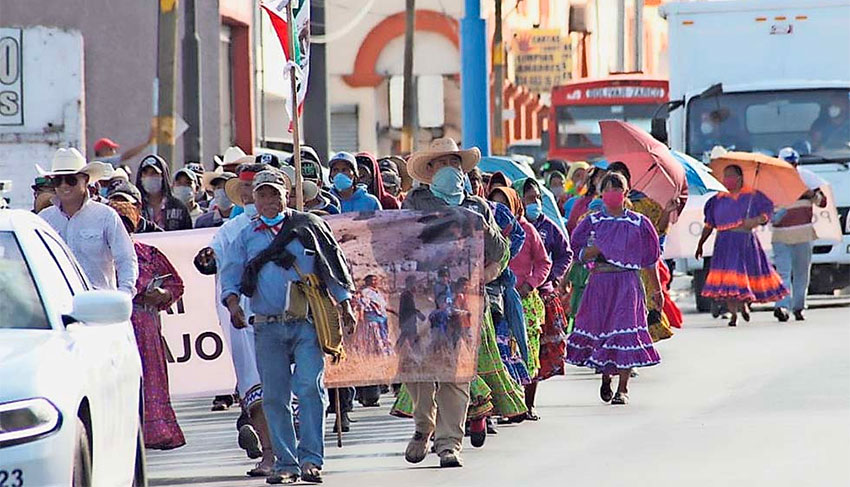 Rarámuris arrive in Chihuahua city on Friday.