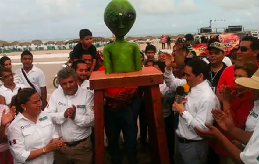 Authorities in Ciudad Madero, Tamaulipas, erected a statue of a martian at Miramar Beach in 2013.