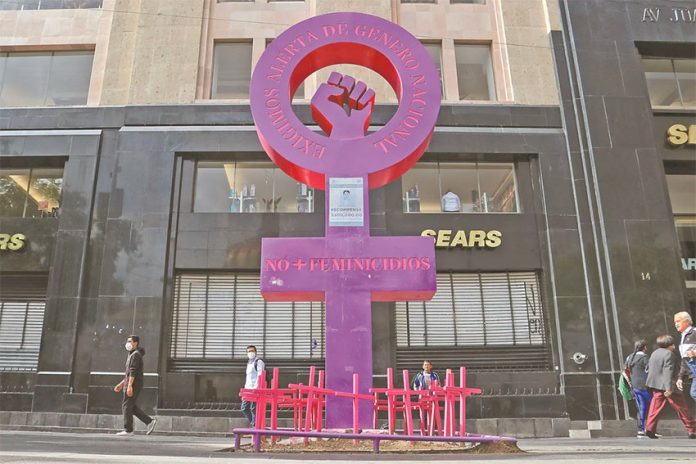 No more femicides is the message of the anti-monument opposite the Palace of Fine Arts.