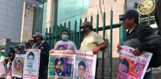 Parents of the 43 missing students protested at the Federal Judicial Council.
