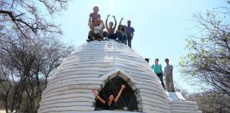 The construction technique: coils of earth bags in a bee-hive shape.