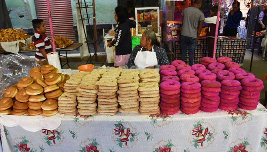 A market table stacked with Day of the Dead bread.