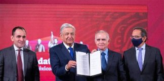 Finance Secretary Arturo Herrera, López Obrador, Romo and business group leader Salazar.