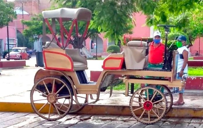 A motorized carriage in Motul.