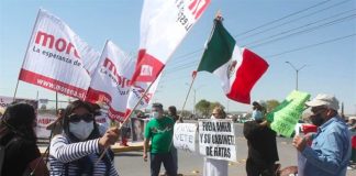 The president's supporters and detractors welcomed him to Chihuahua on Friday.