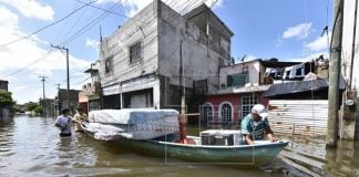 Flood victims salvage their belongings from flooded homes in Tabasco.