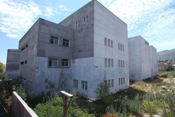 This cancer hospital in Ecatepec was abandoned five years ago after the state spent 800 million pesos on it.