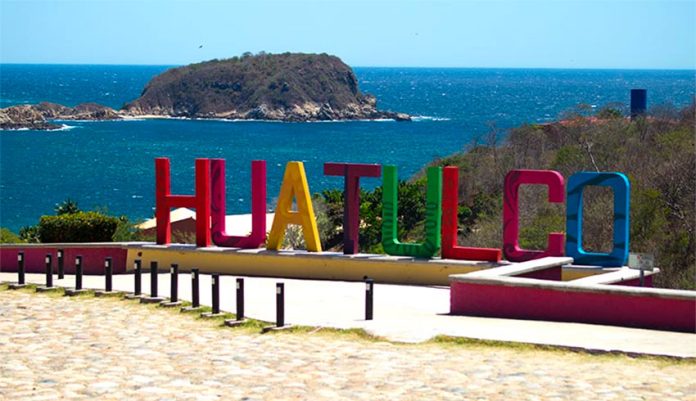 In Huatulco, the beaches are open.