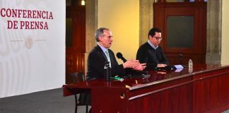 Health officials López-Gatell, left, and Alomía.