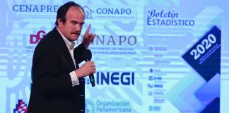 The Health Ministry's Ruy López provides death statistics during Sunday's coronavirus press briefing.