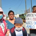 Children and parents protest medications shortage in Oaxaca